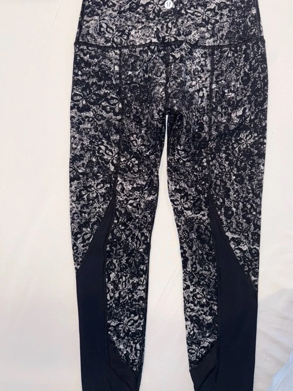 lululemon athletica Women Black & White Floral-Print High-Rise Leggings Size 6/S